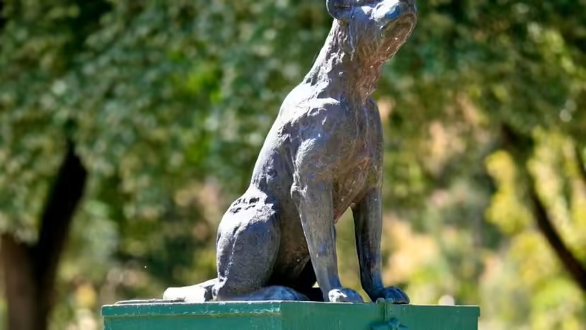 Famous Statue No. 10.jpg