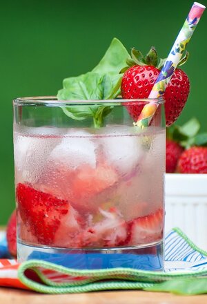 Summer Strawberrry Cocktail.jpg