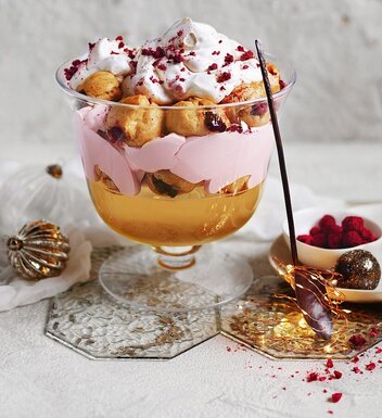 Champagne & Strawberry Trifle.jpg