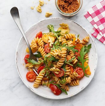 Sundried Tomato Pesto Pasta & Walnuts.jpg