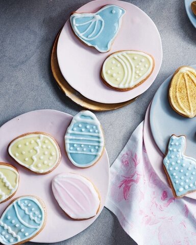 Simple Easter Decorated Biscuits.jpg